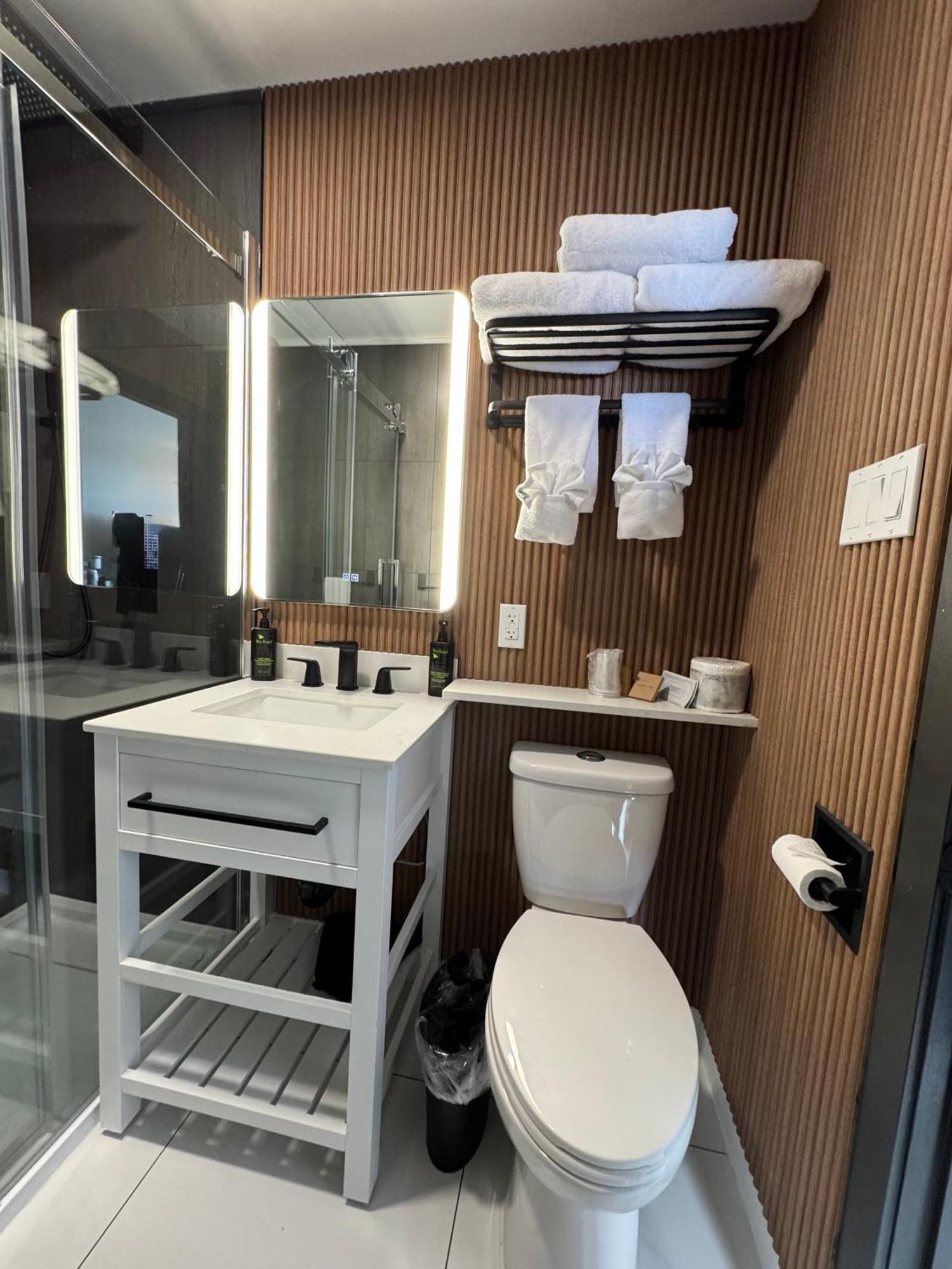 Marine Inn Пауъл Ривър Екстериор снимка