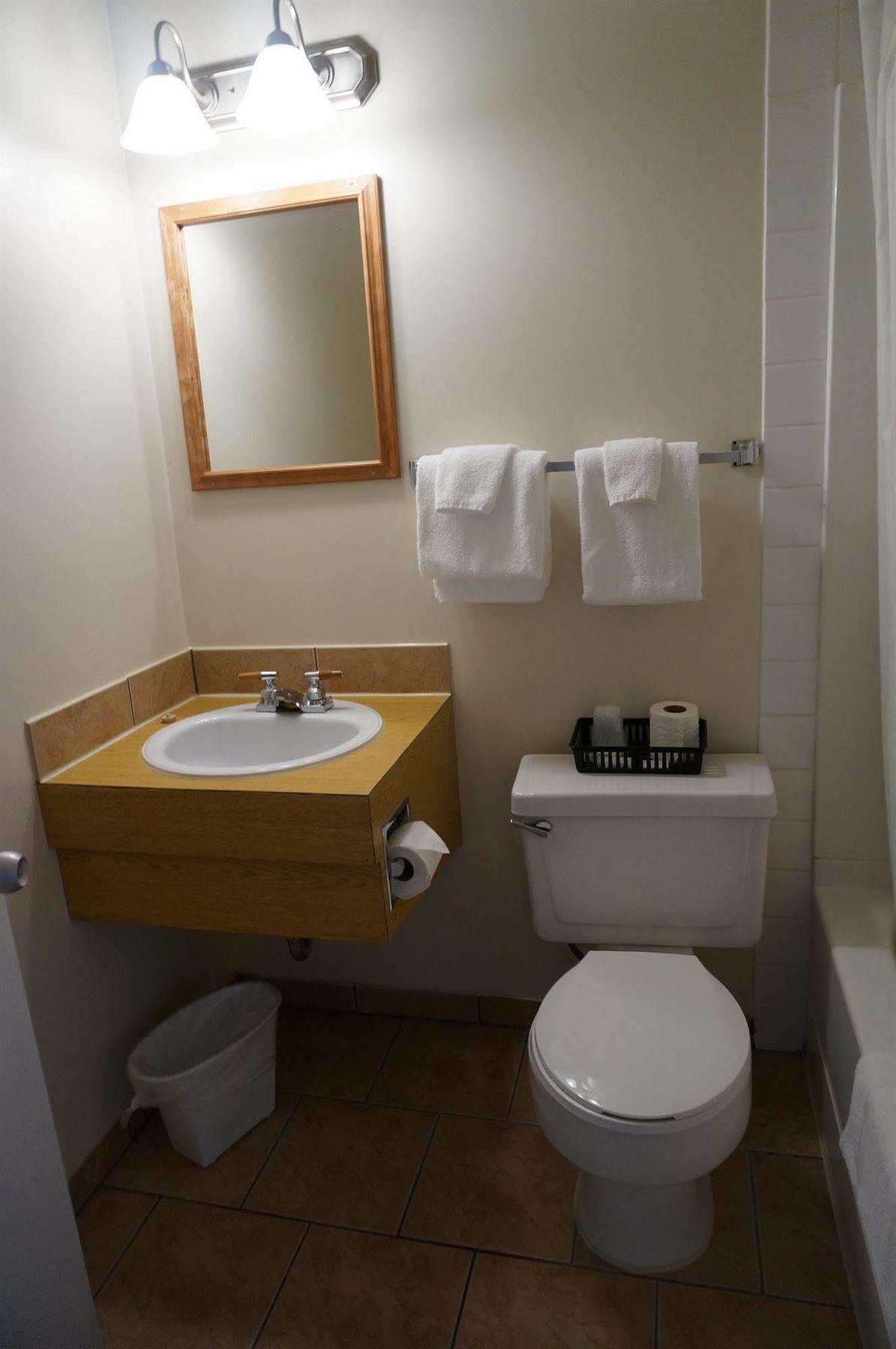 Marine Inn Пауъл Ривър Екстериор снимка